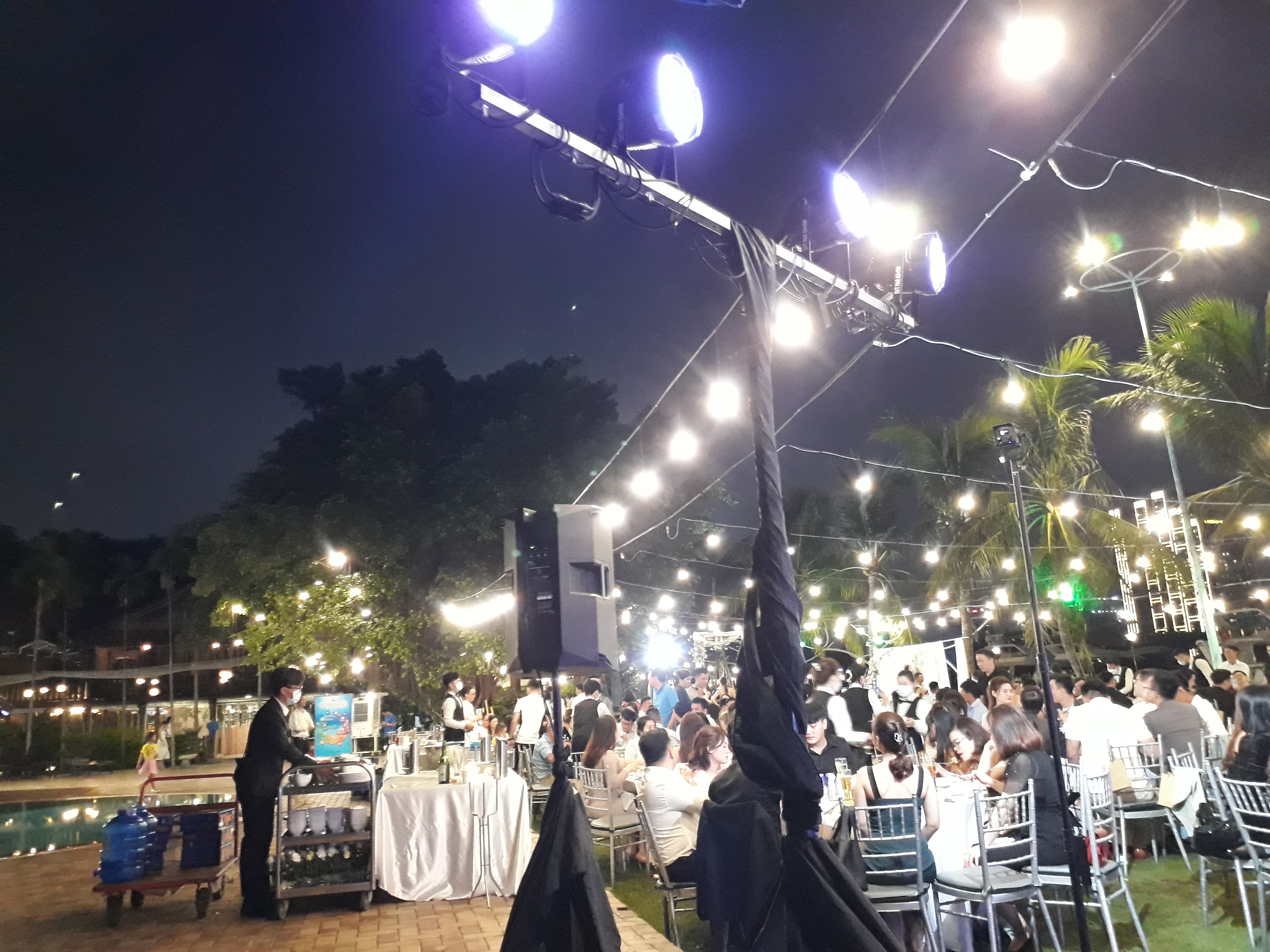 đèn trang trí ngoài trời